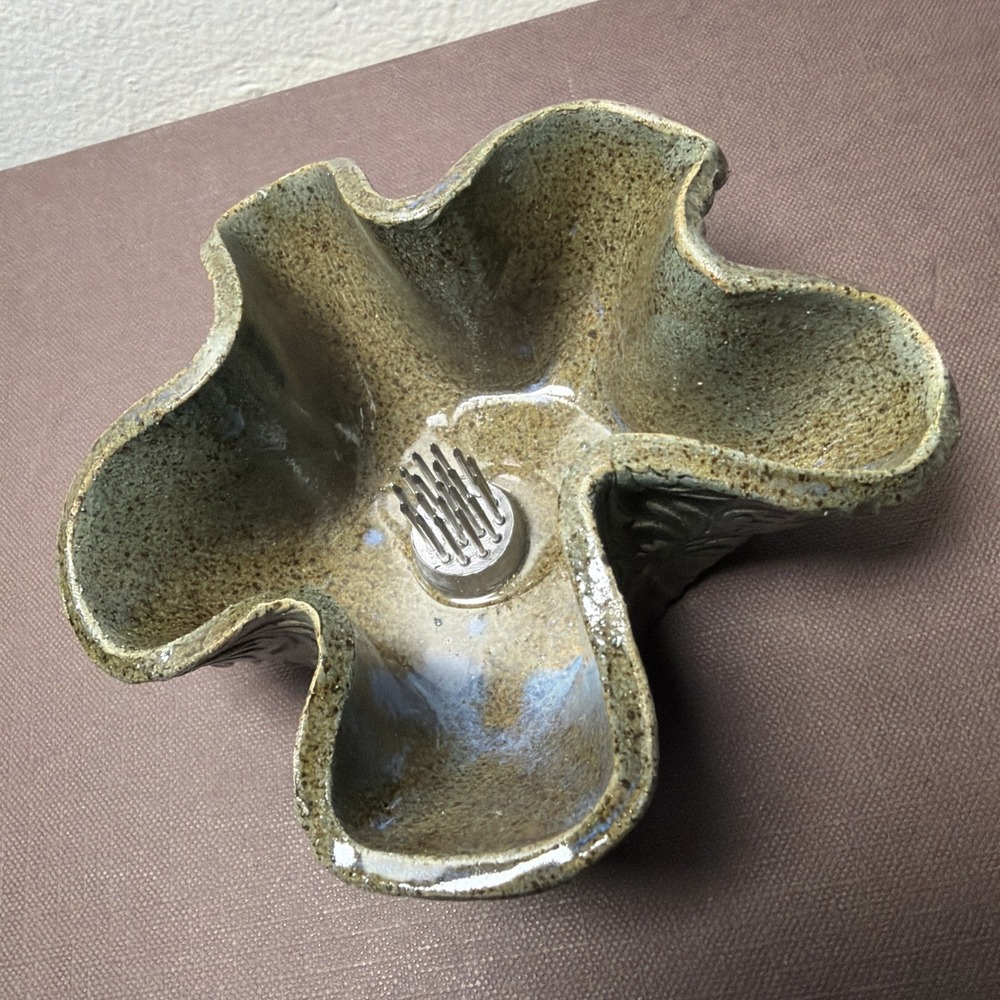 Organic Wave Stoneware Handkerchief Green‎ Ikebana Vase Flower Frog Vessel